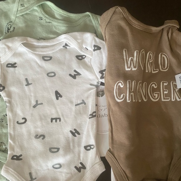 NWT set of three short sleeve unisex onesies 0-3 months in neutral colors - Picture 2 of 5